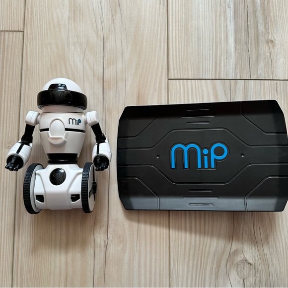 MiP Special Stunt Edition Robot - White and Black - Picture 3 of 11